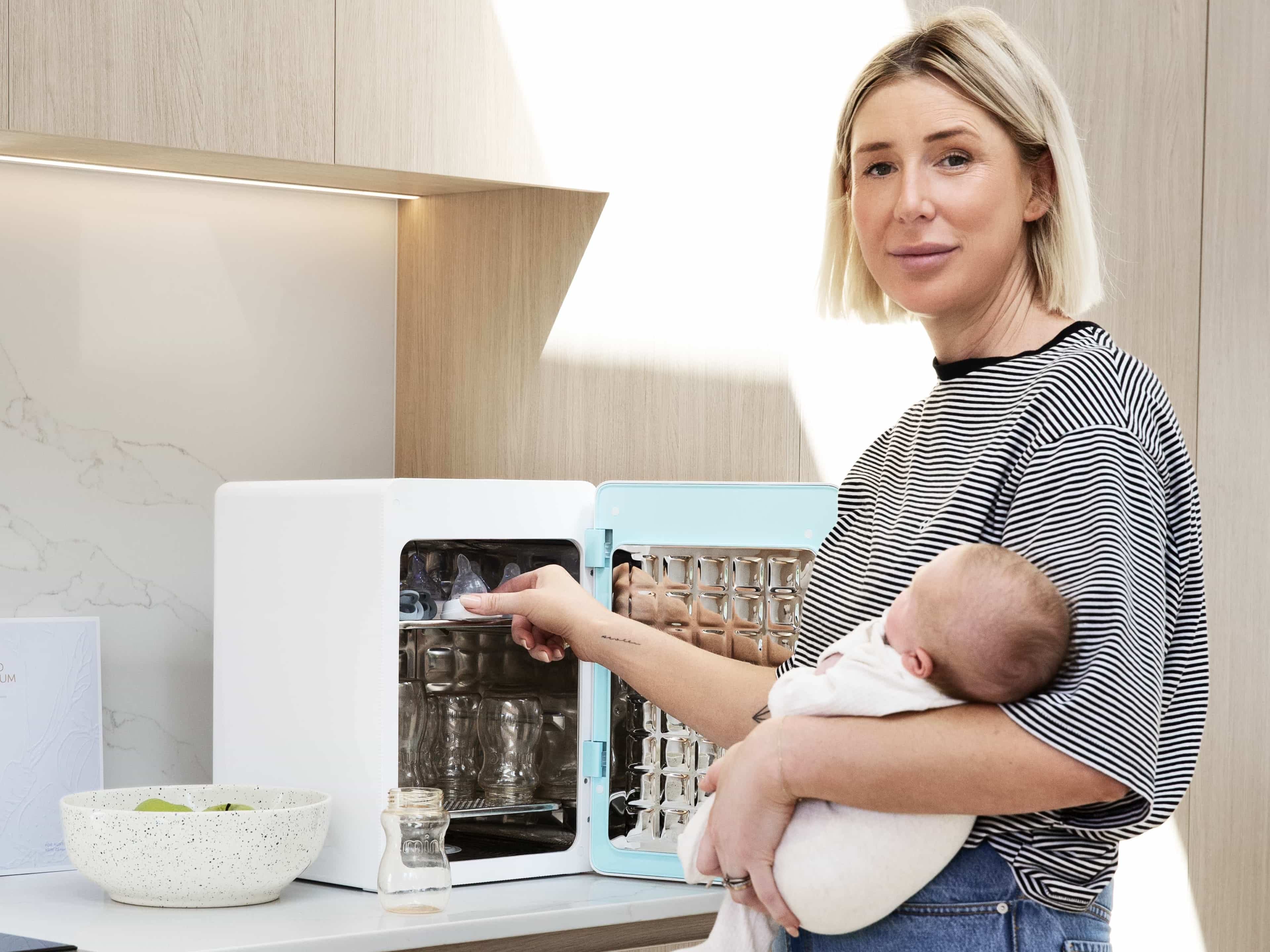 Jessey_uv_steriliser_bottles-min.jpg
