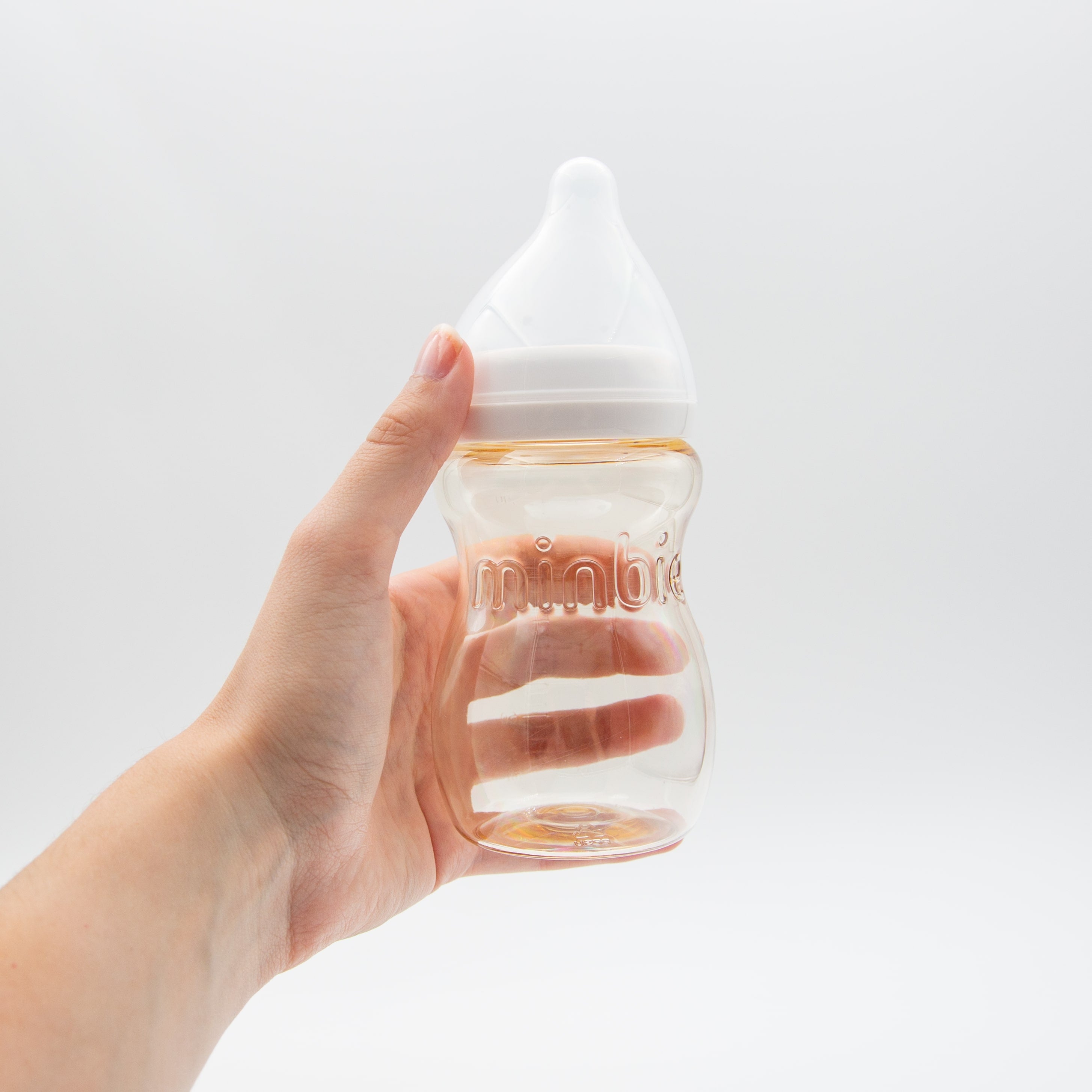 MINBIE-BOTTLE-210-270-HANDHELD-18-min_b74cd013-0144-4fa7-8c26-67d5d37733b9.jpg