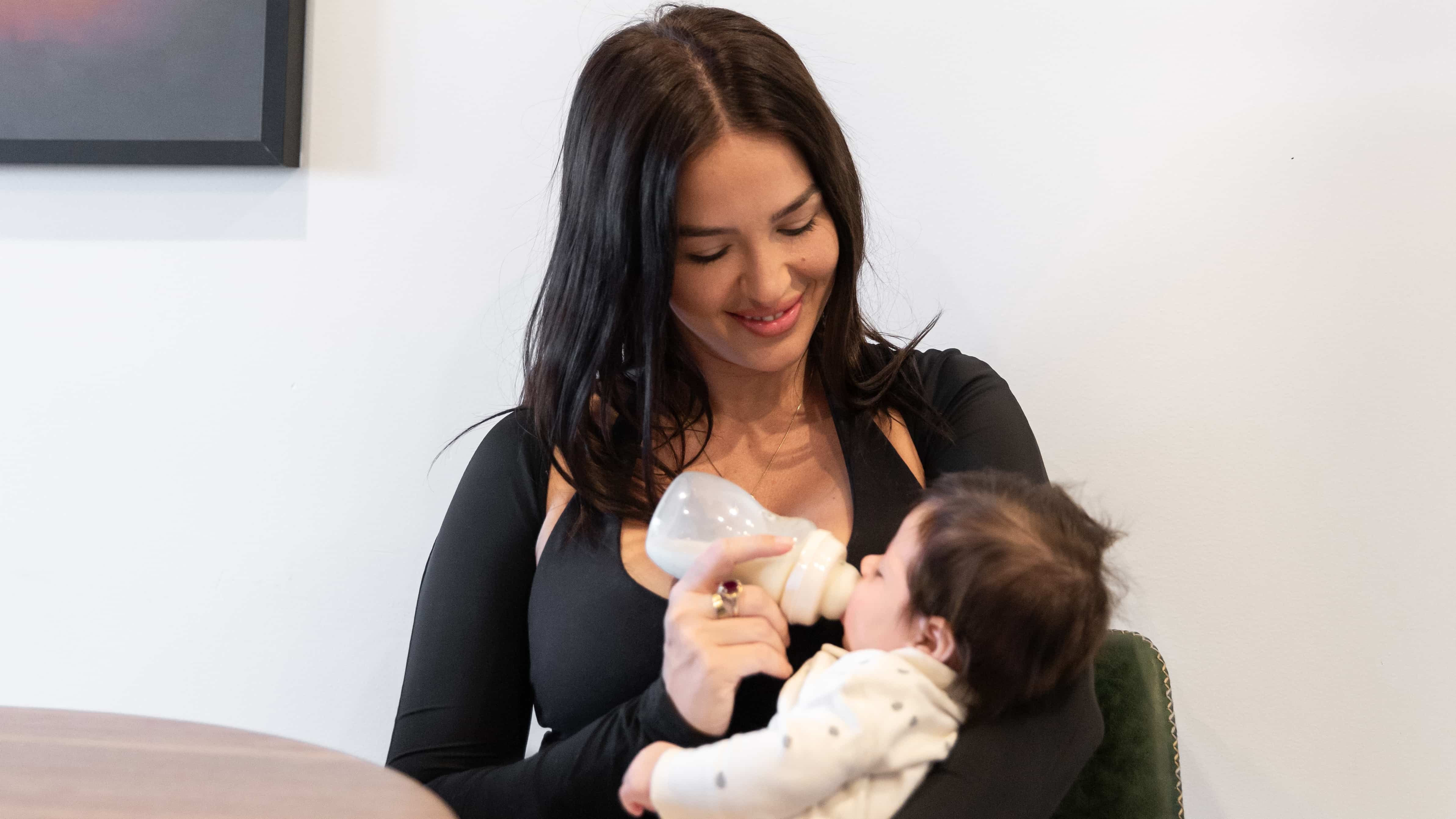 bottle_feeding_040A0114_Cropped_1.jpg